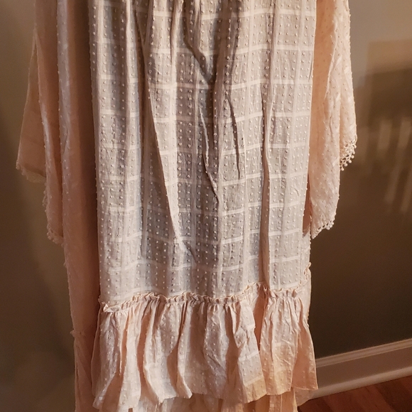 Ryn Cotton Cream Duster with Ruffles on Bottom. Size Large - Picture 2 of 2